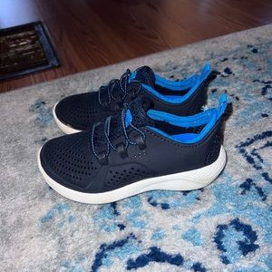 crocs toddler boy shoes